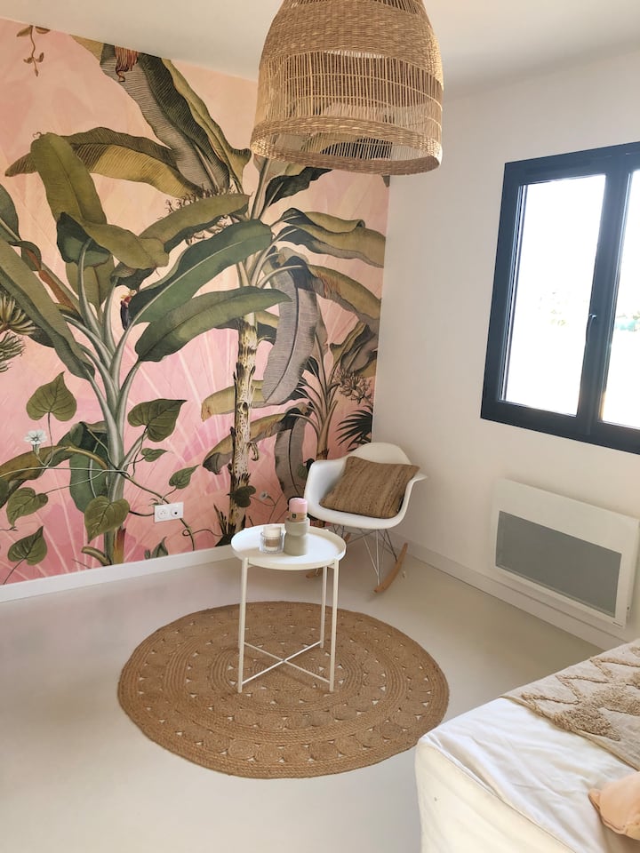 Bureau ouvert sur escalier avec lit d appoint pour deux personnes