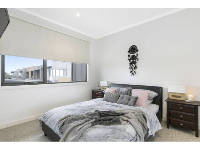 Private & peaceful resort style apartment gallery image 5