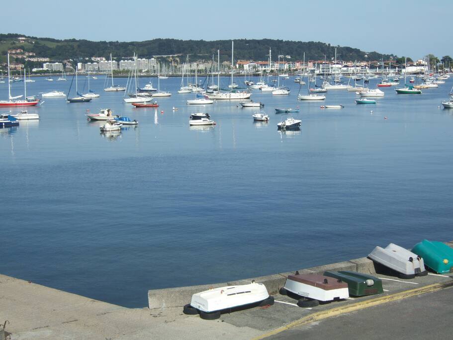 Le port de canéta (50 m).