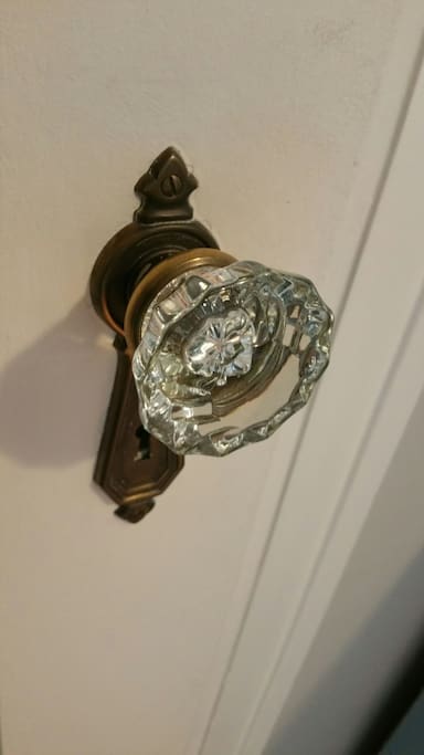 1930's crystal doorknobs