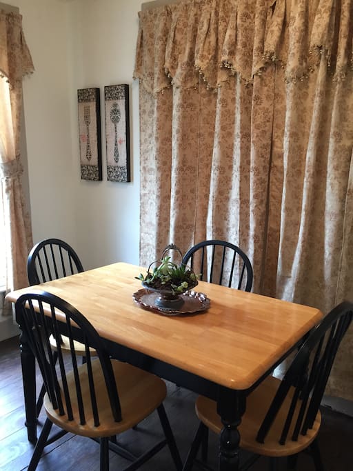breakfast room off the kitchen
