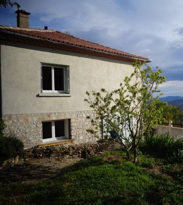 Façade avec entrée du gîte