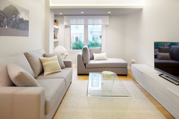 Bella Easo 2 by FeelFree Rentals gallery image 2