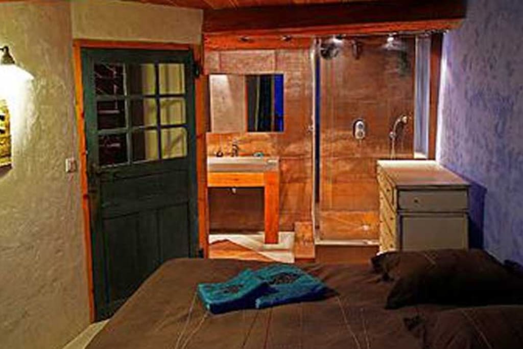 chambre double avec salle de bains privée
