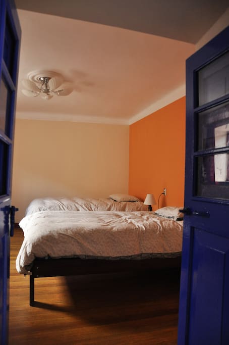 Twin room with private bathroom