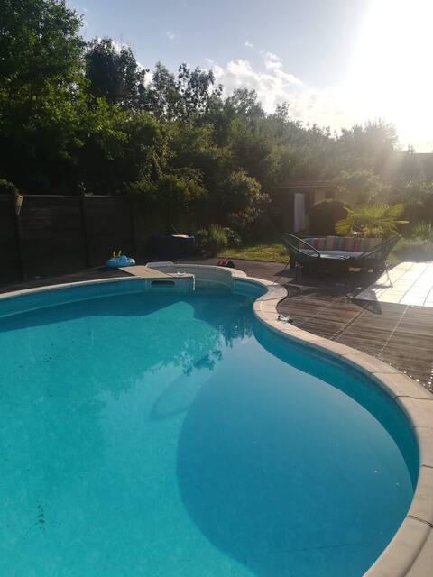 House with pool 20 minutes from Lyon