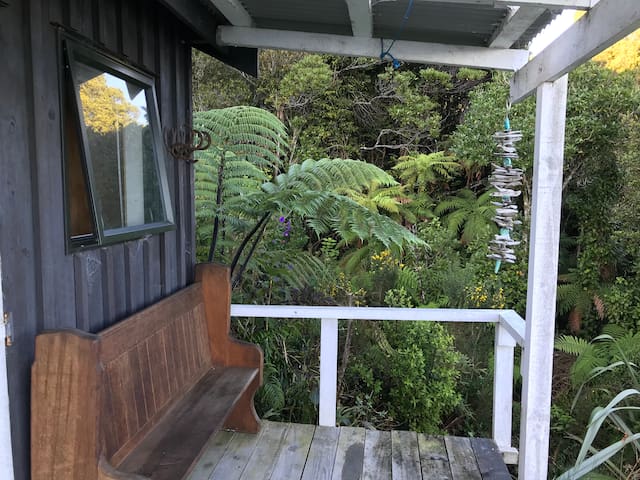 Tui Hill Bush View cabin