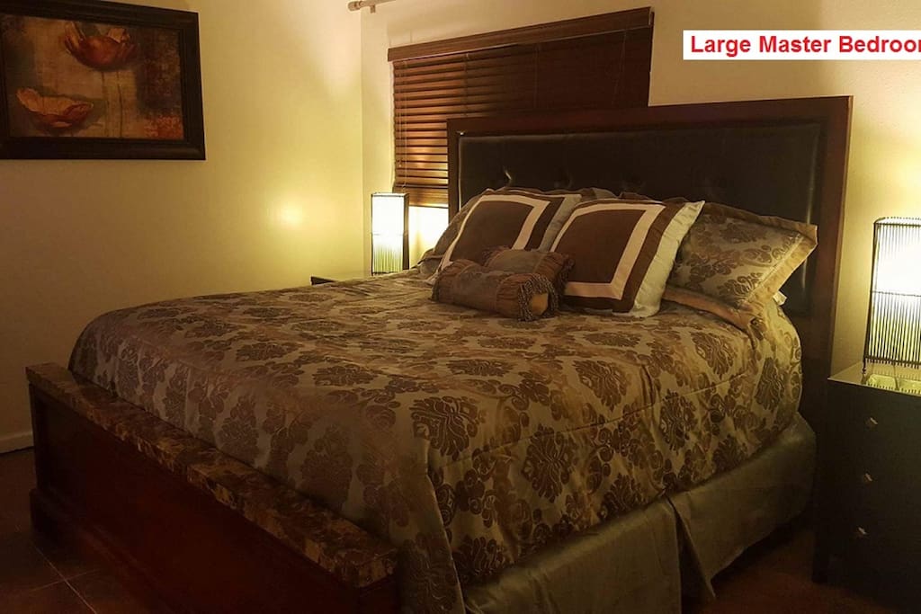 Master King Bedroom with Large Flat screen TV