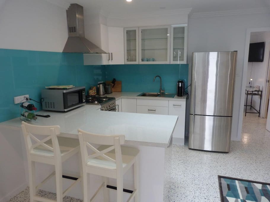 Full kitchen with breakfast bar
