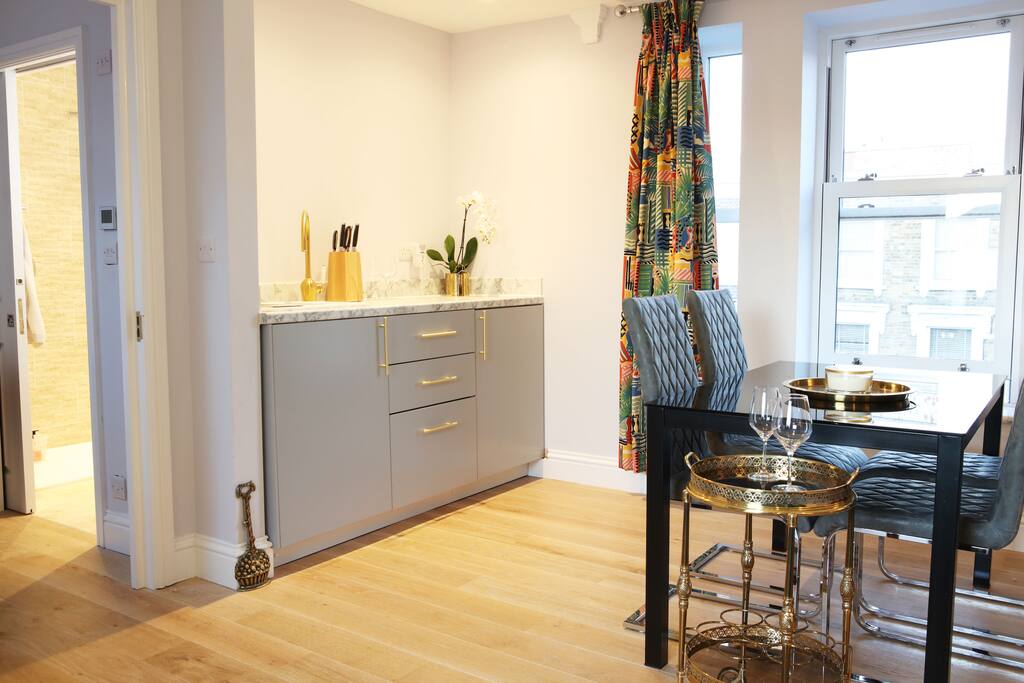 We took a few inches from the bathroom to make the kitchen area. Here you have a fridge / freezer, faux marble worktop, ceramic sink with a gold tap, the drawers have Royal Doulton crockery, Villeroy & Bosch cutlery, microwave, kettle & toaster.