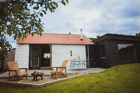 The Dairy Shed, converted barn & cosy cabin