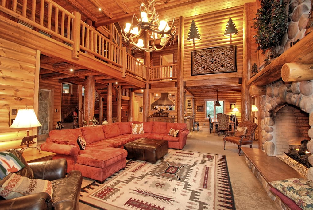 Large gas fireplace, Flatscreen TV, DirecTv, Blue Ray DVD. Lots of seating.