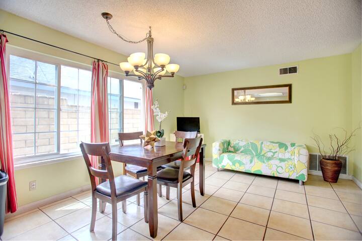 3 Bed 2 Bath House Uphill with City Light View