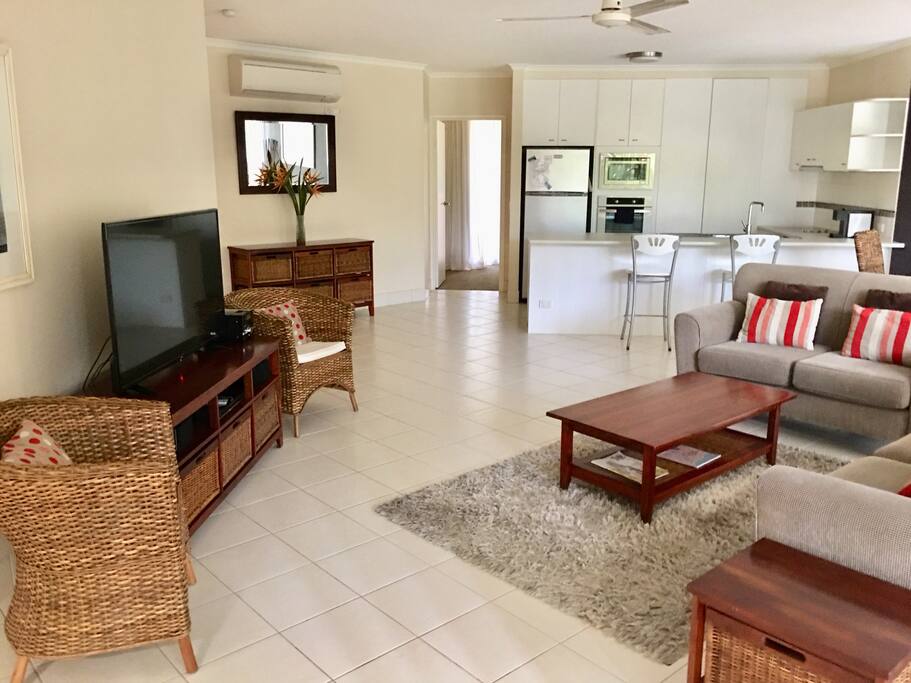 Spacious kitchen/lounge