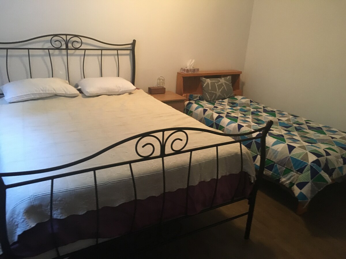 地下室卧室（ 2张单人床）