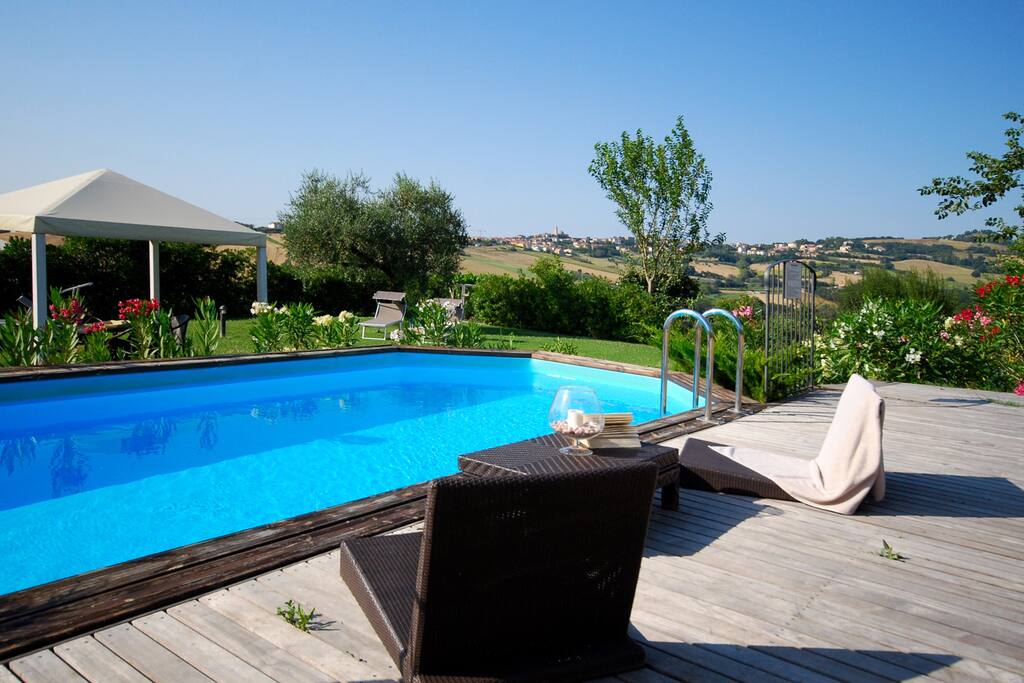relax by the pool?! why not!!