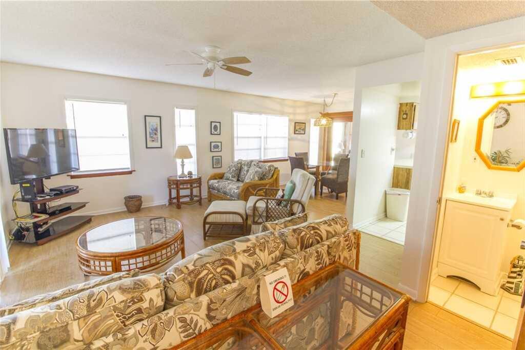 Open Concept Design - Your open floor plan brings people together and creates a pleasant flow of activity throughout the rooms.