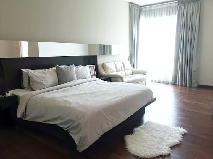 Penthouse 3300  m ² / kat 2 spavaće sobe (2) / super bračni krevet