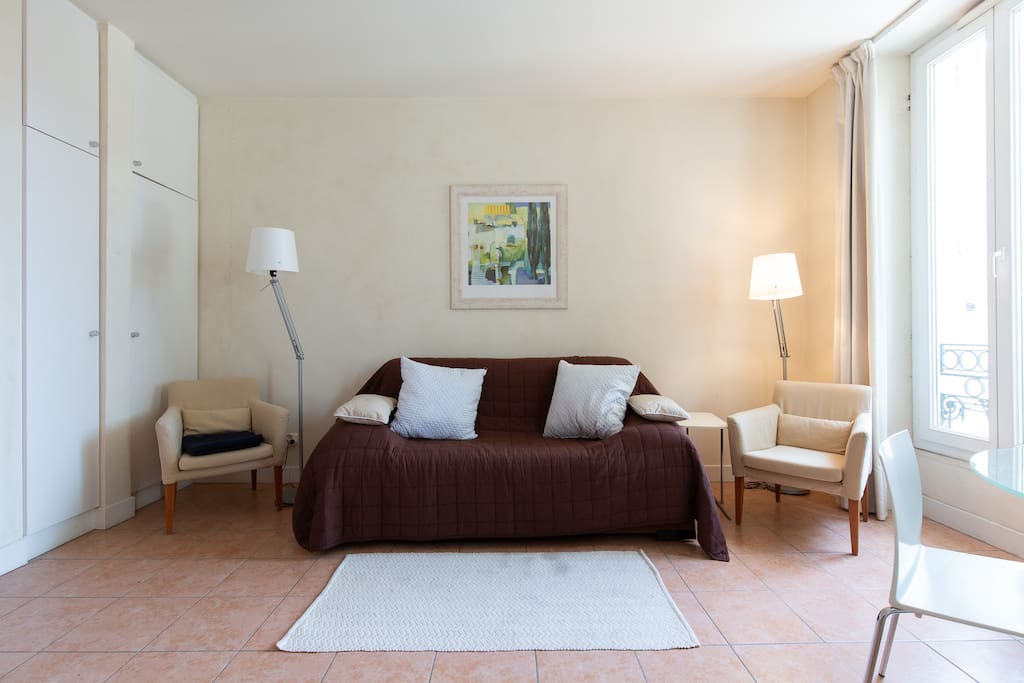 Le canapé lit ...pour couchage supplémentaire ..