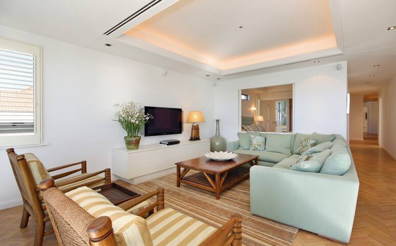 The Breakers 5: Beachfront Paradise gallery image 5