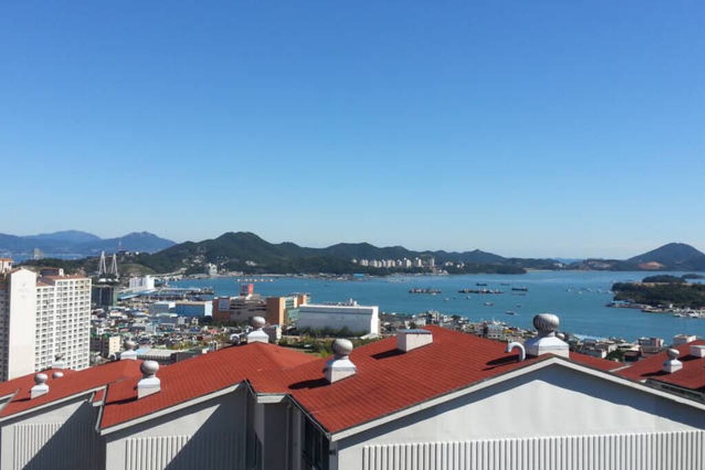 발코니에서 바라본 정면 전경