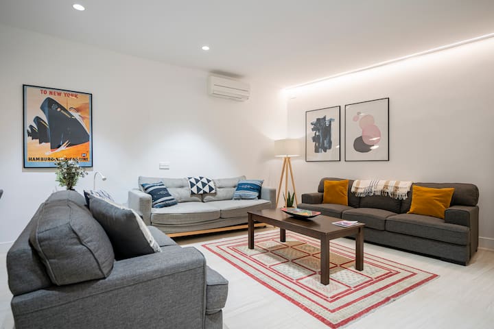 Amazing big apartment in Malasaña, Madrid Center