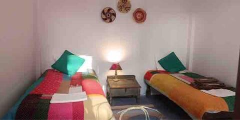 Chambre chaleureuse sur jardin