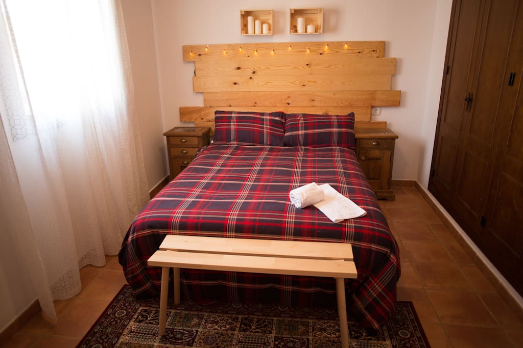 Dormitorio matrimonio cama 1,50 baño privado