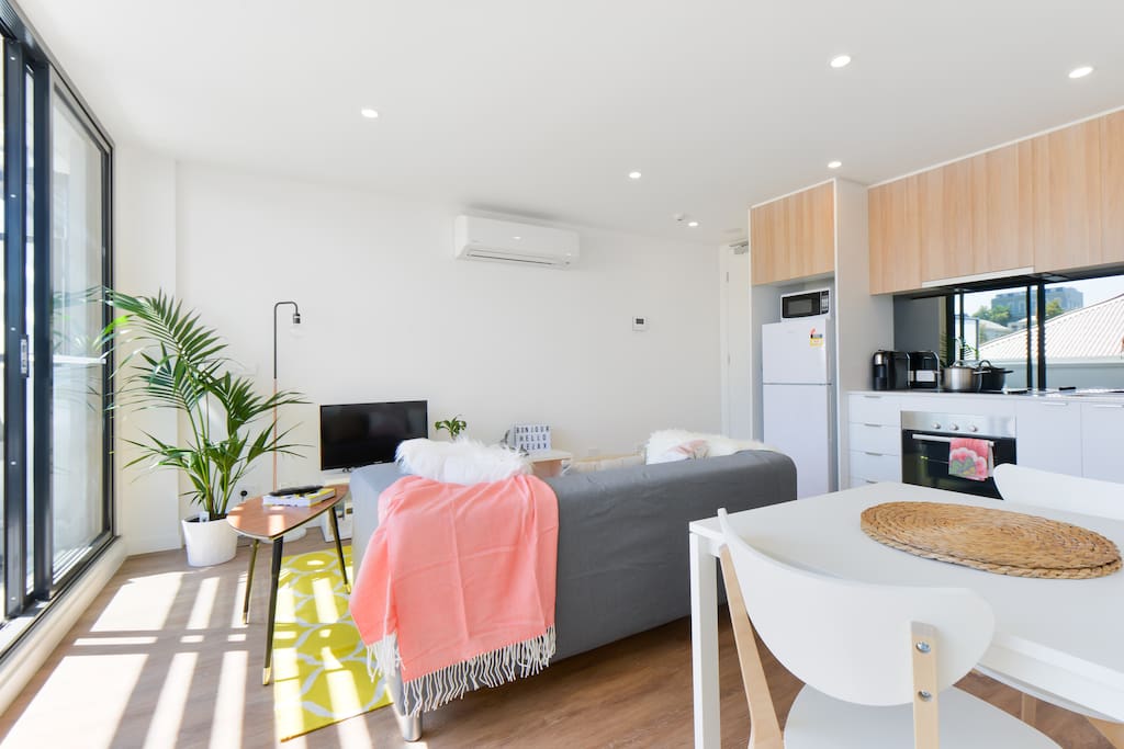 Tastefully styled open plan living, with all you need for your trip away!