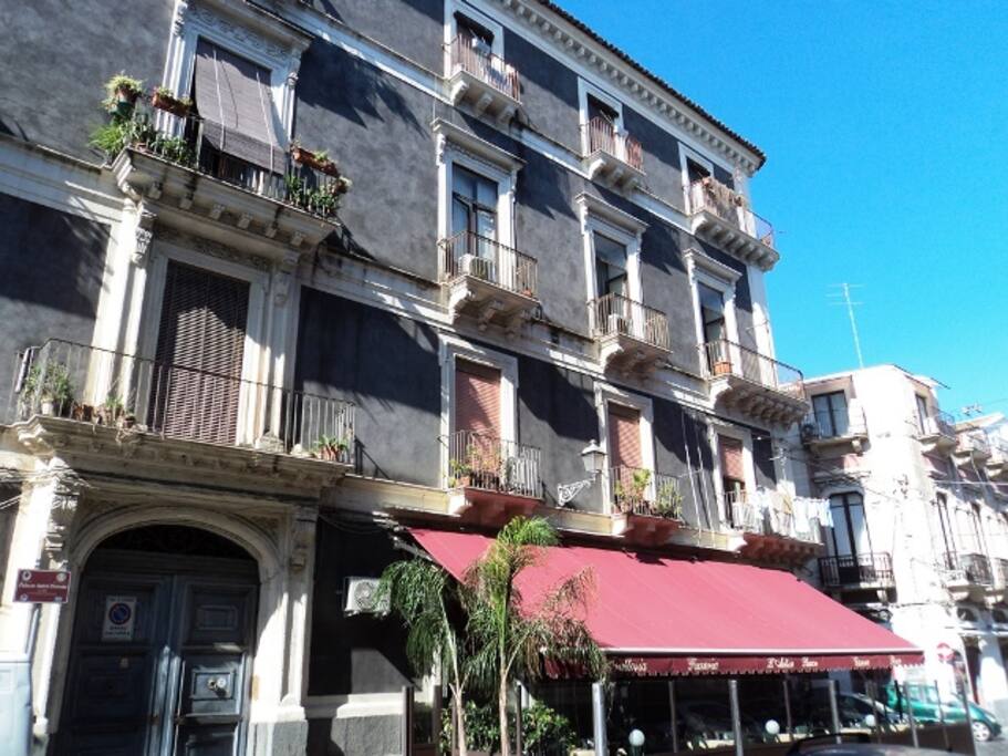 B&b dream, la petite maison bed & breakfasts for rent in catania Bb con jacuzzi in camera catania