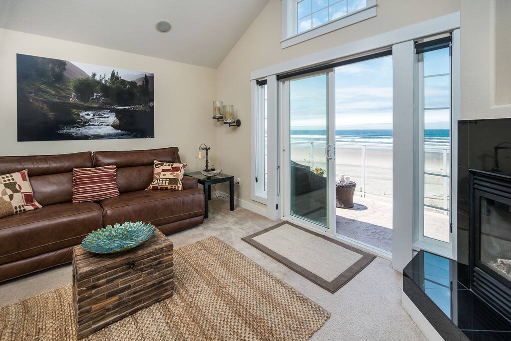 Calming space to relax and enjoy beautiful ocean views