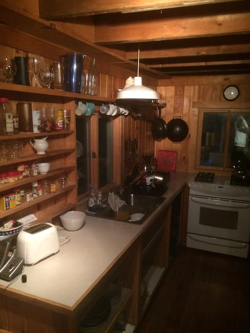 Kitchen complete with Lobster pot