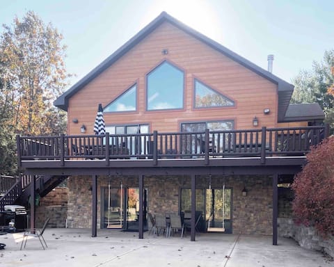 Lake Cabin w/ Beach, Dock, Kayaks & Bar