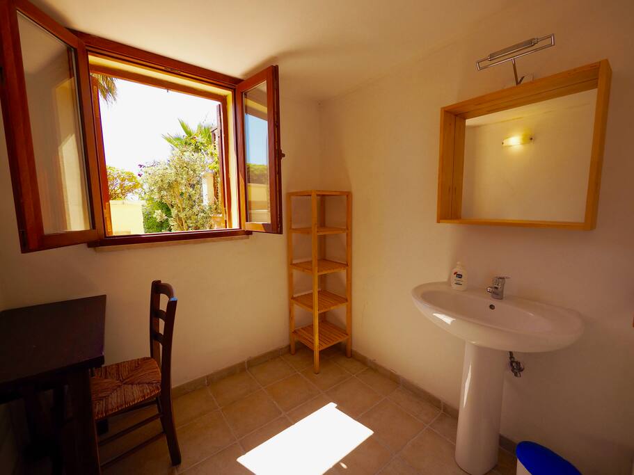 Bathroom apartment 1