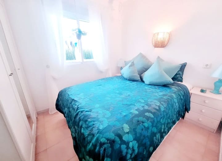 Cute cottage with air conditioning and hot tub