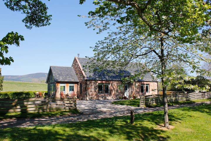 Luxury Highlands Cottage on the Cromarty Firth
