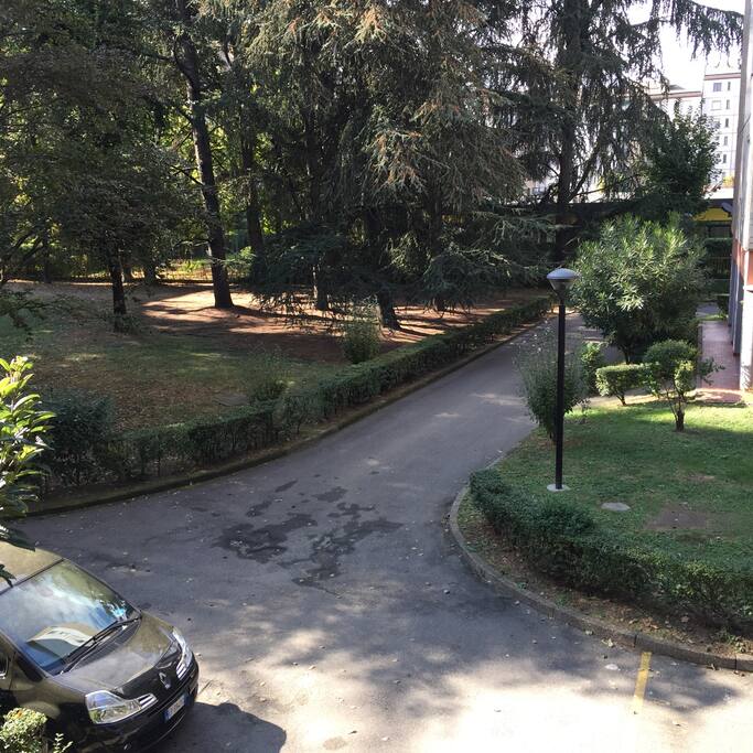 Ingresso in complesso privato. Possibilità di posto auto interno.