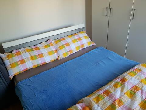 comfortable 1 bedroom, central location