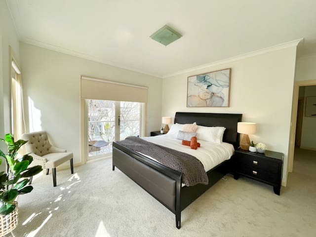 Waterside Place – Upscale River Precinct gallery image 3