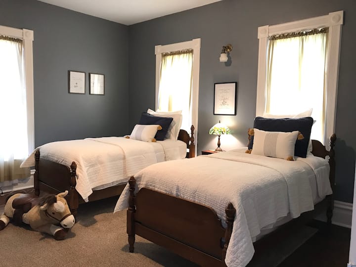 Dormitorio 4, segundo piso, dos camas individuales.