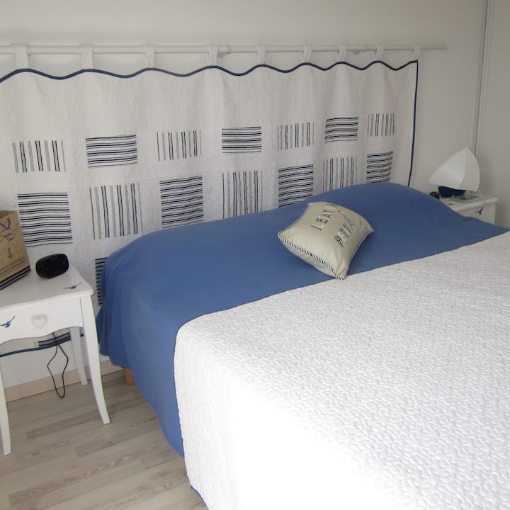 Manželská posteľ s rozlohou 160 cm spojením 2 lôžok s dĺžkou 80 cm