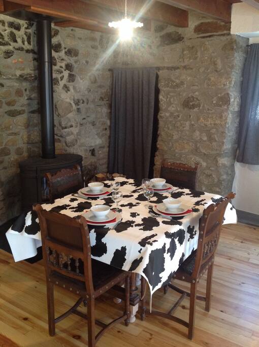Salle à manger au près du poêle