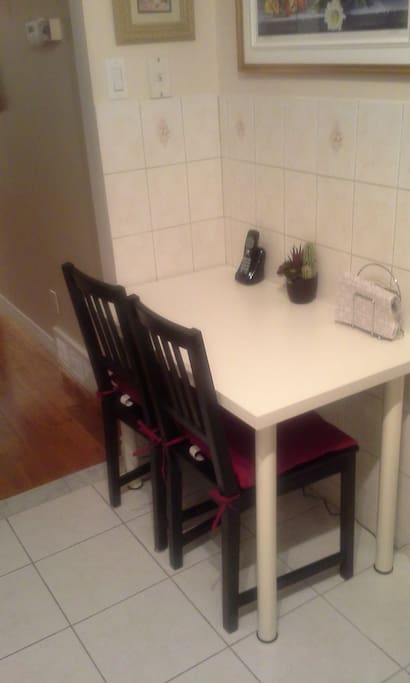 Eat-in kitchen area, clean and inviting