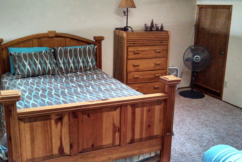 Queen bed in upstairs loft