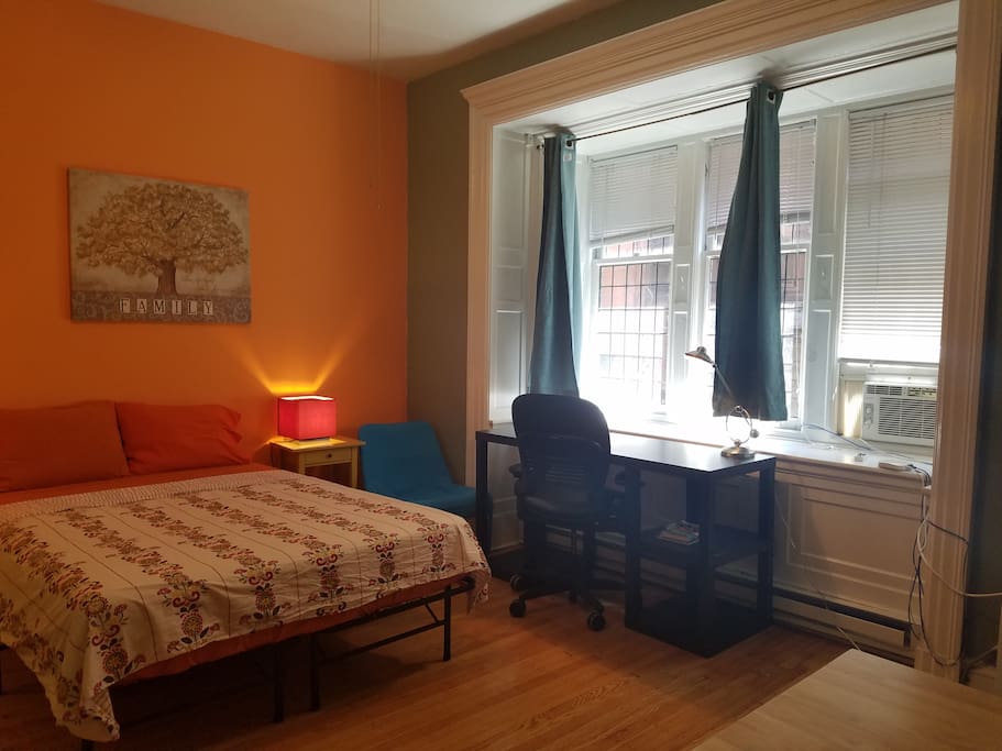 Everything's conveniently located. Plenty of space for a studio. Nice hard wood floors.