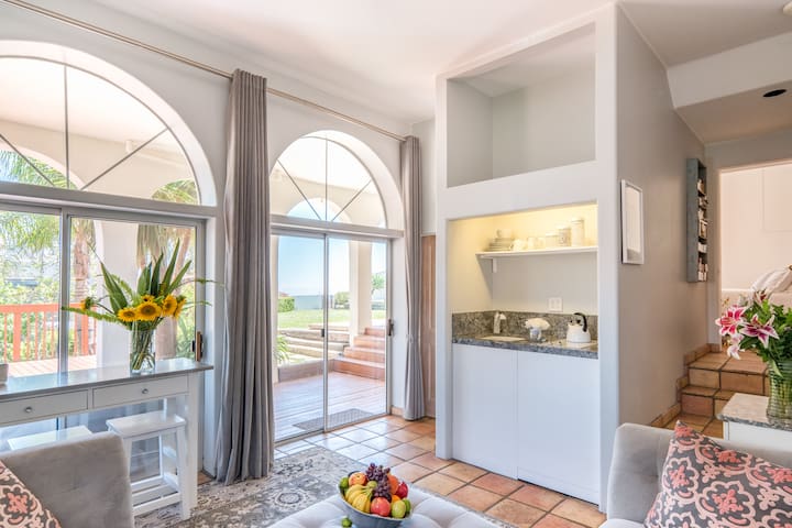 Ocean View Private 2 BR Guest Apt w/ Large Yard