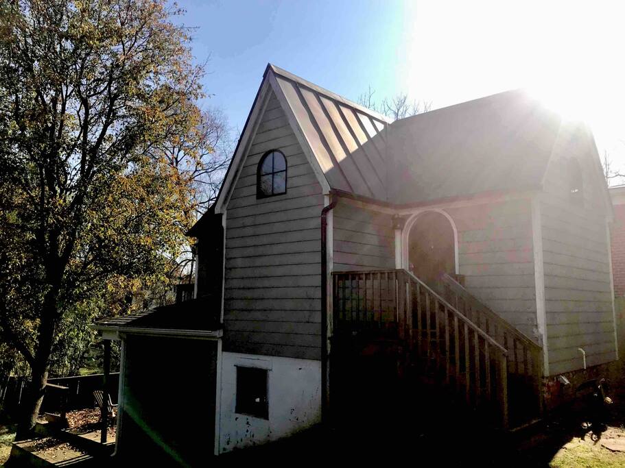 A uniquely designed ‘small house’ in the center of Charlottesville! Walk to the shops & restaurants of West Main , the Downtown Mall, and UVA! An urban oasis: in the backyard of the main house but completely private.