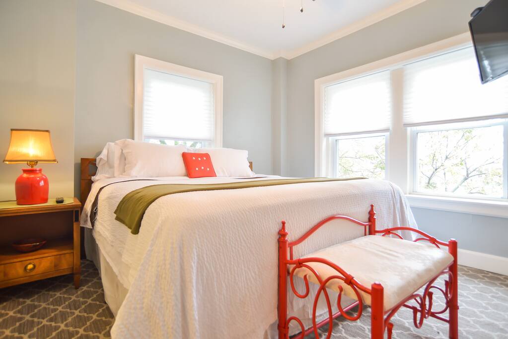 King size bed with luxury hotel linens
