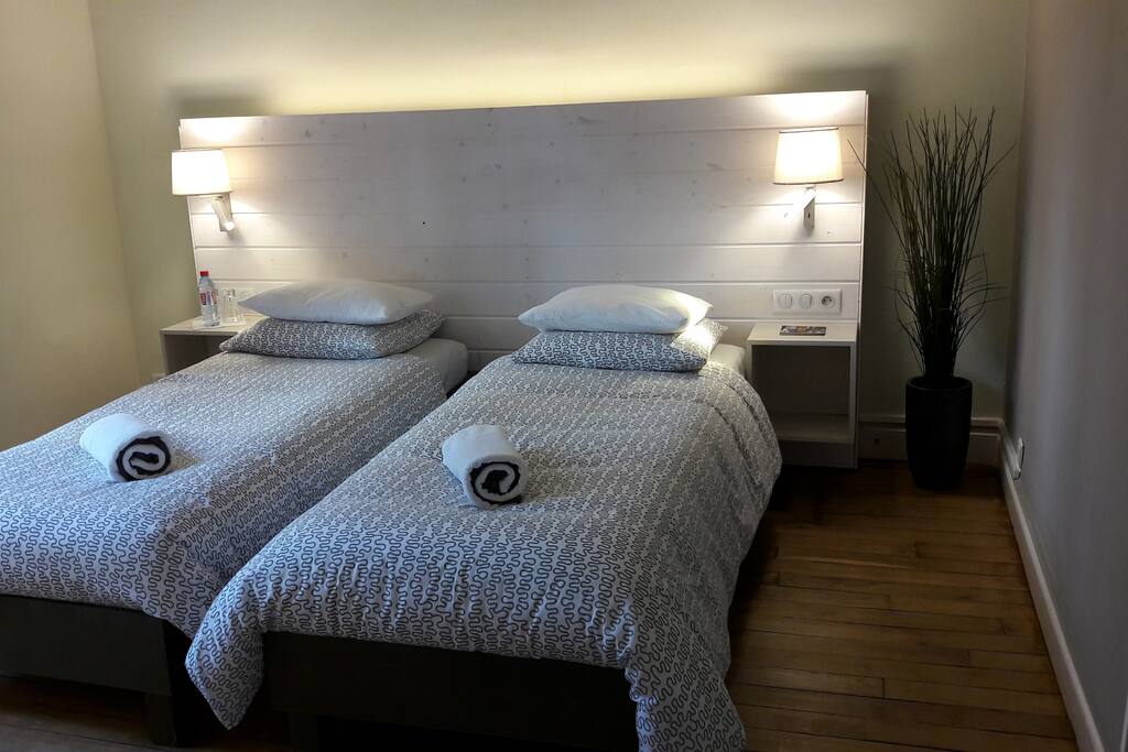 Standaard kamer met prive badkamer.
(douche)