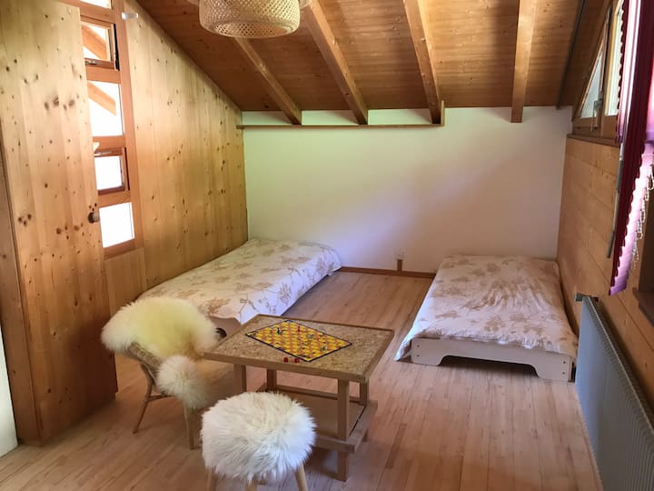 Children's room with 2 beds